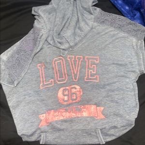 No sleeve sweatshirt